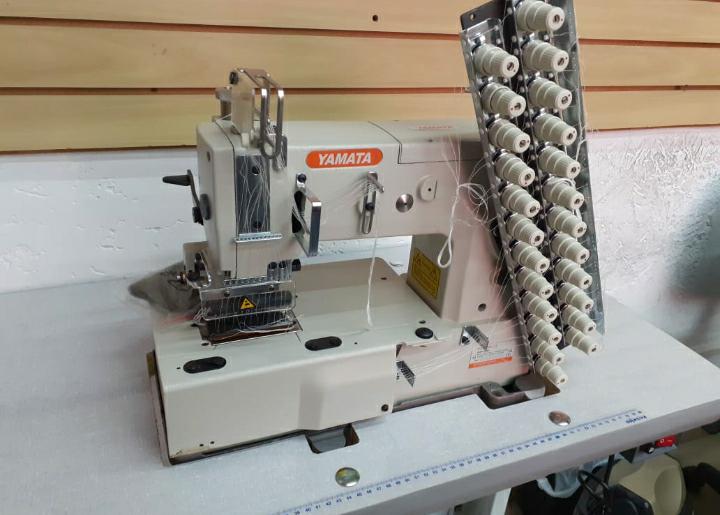 Máquina de Costura Elastiqueira 12 agulhas Base Plana c/ Catraca Yamata