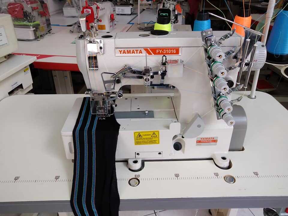 Máquina de Costura  Galoneira Industrial Yamata FY31016 Com Mesa e Motor